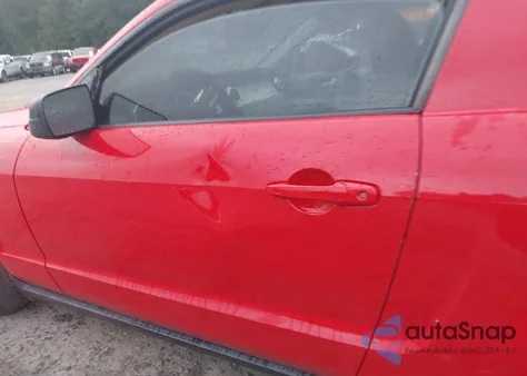 2005 Ford Mustang V6 Deluxe/V6 Premium z USA, uszkodzony, nr VIN 1ZVFT80NX55253510